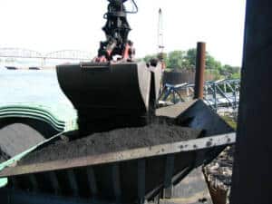 Grab of 2000 Series E-Crane at Beelman River Terminals