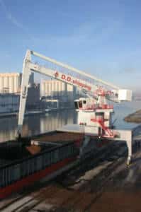 DeDijckerSchipping_EK2_Unloading_Peat 001