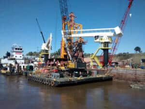 The barge-mounted E-Cranes are doing sterling service for UABL in Argentina.